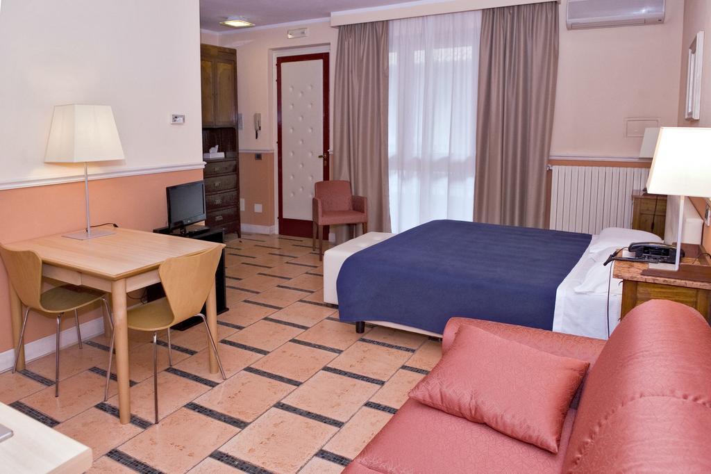 Hotel Ponte Di Rialto Crema Pokoj fotografie